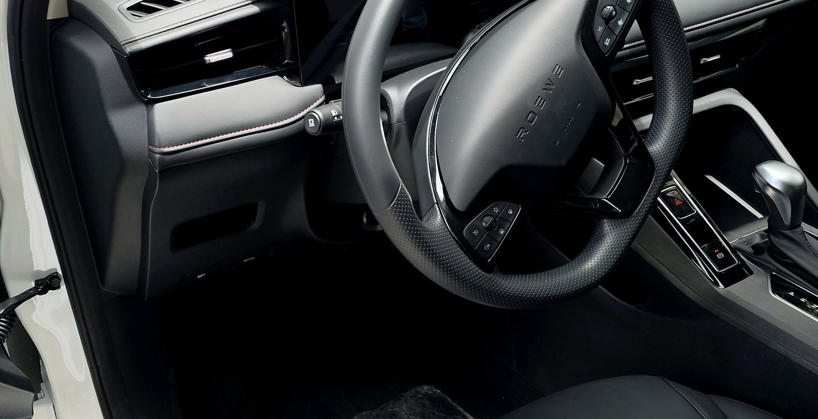 Changan CS15 o ROEWE i5: como decidir en Venezuela